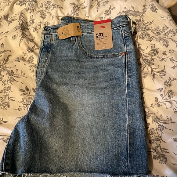 Levi's 501 Mid-Thigh Denim Shorts - Light Blue - Picture 11 of 11